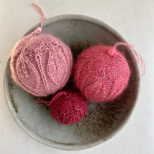 DAHLIA CHRISTMAS BAUBLE - littleWOOrLi