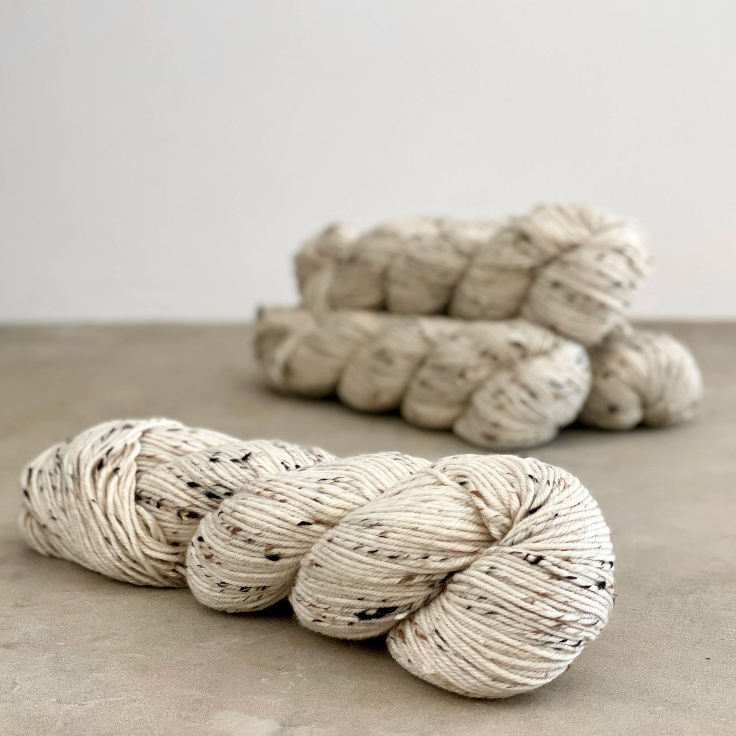 PLAIN YOKE BLOUSE - bigDOT