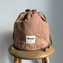 Load image into Gallery viewer, borsa &quot;Get Your Knit Together Bag&quot; - PRALINE SEERSUCKER
