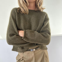 Load image into Gallery viewer, PLAIN YOKE BLOUSE - SILKY MOHAIR
