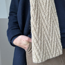 Load image into Gallery viewer, WOODLARK SCARF - WOOrLi in LOVE
