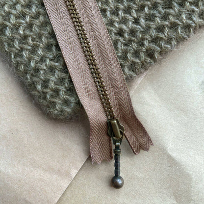 ZIPPER 14 cm - HAZELNUT by PetiteKnit